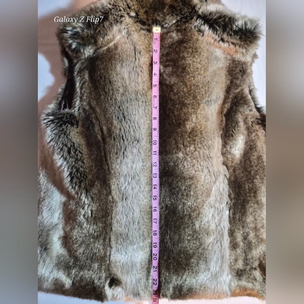 ​Neiman Marcus x Imposter Faux Fur Vest | Brown Tan Animal Friendly | Size L - Picture 8 of 8